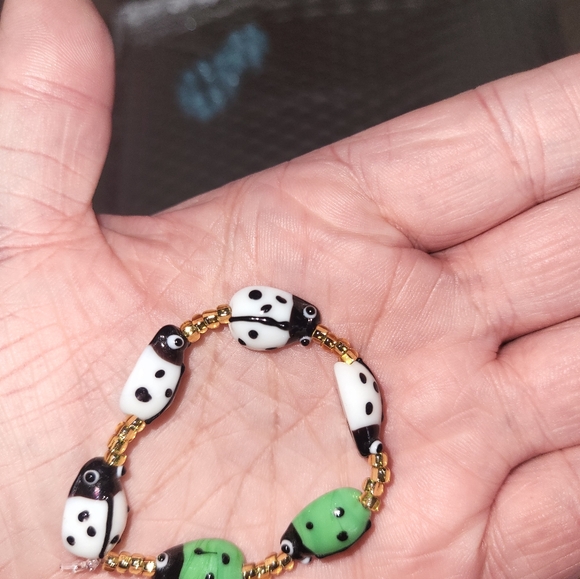 Hi there. I make handmade jewelry by me. I have many different kinds of stuff. - Picture 3 of 6